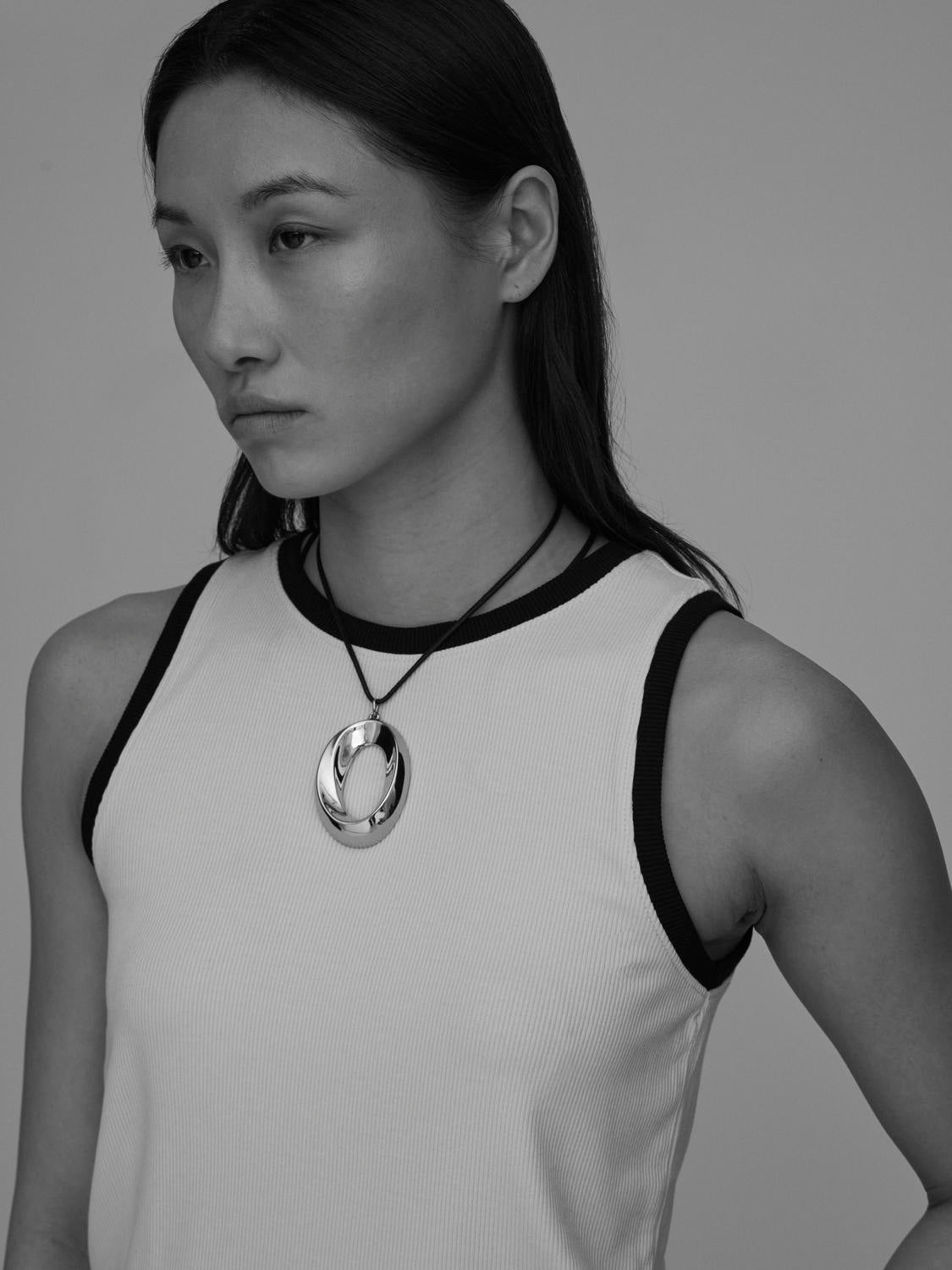 model_shot-creative
